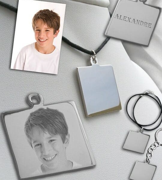 Gravure pendentif homme