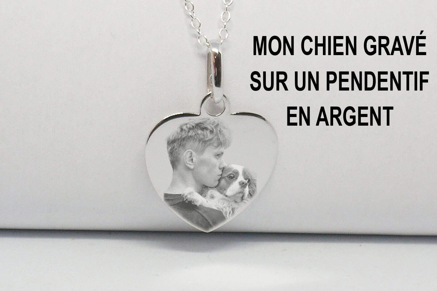 Gravure souvenir de son chien sur un pendentif