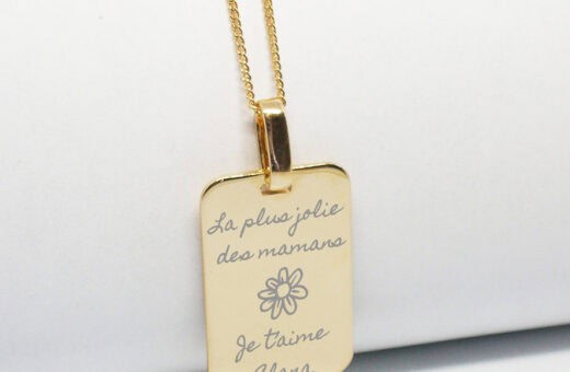 Gravure personnalisée bijou pour une maman