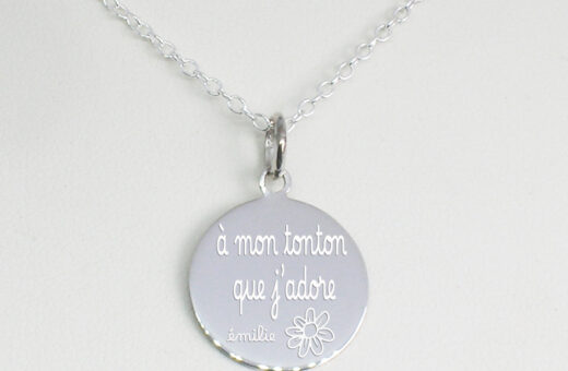 Médaillon en argent personnalisée avec un message